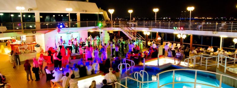 azamara quest poolside-parties_0.jpg
